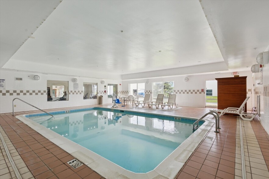 More Photos Of 2750 Fortune Cir W, Indianapolis Hotel For Sale