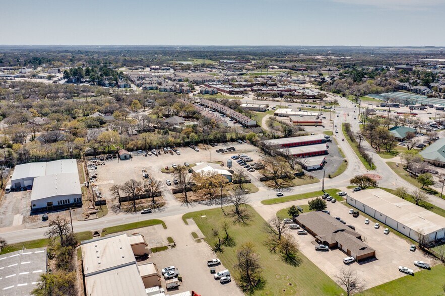 More Photos Of 1012 Shady Oaks Dr, Denton Warehouse For Lease
