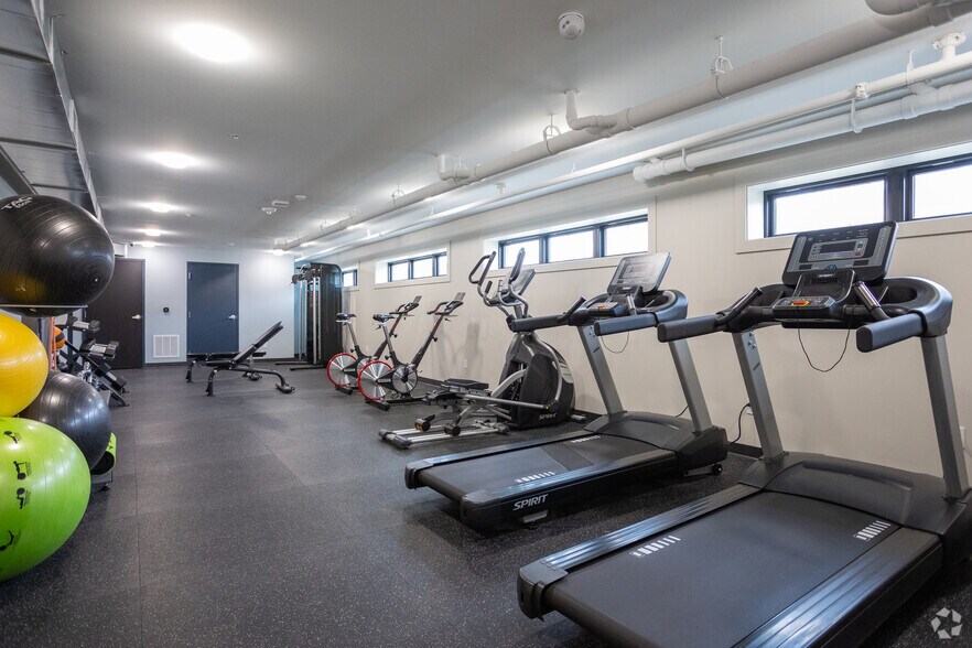 More Photos Of 900 Leonard St NW, Grand Rapids Apartments For Lease