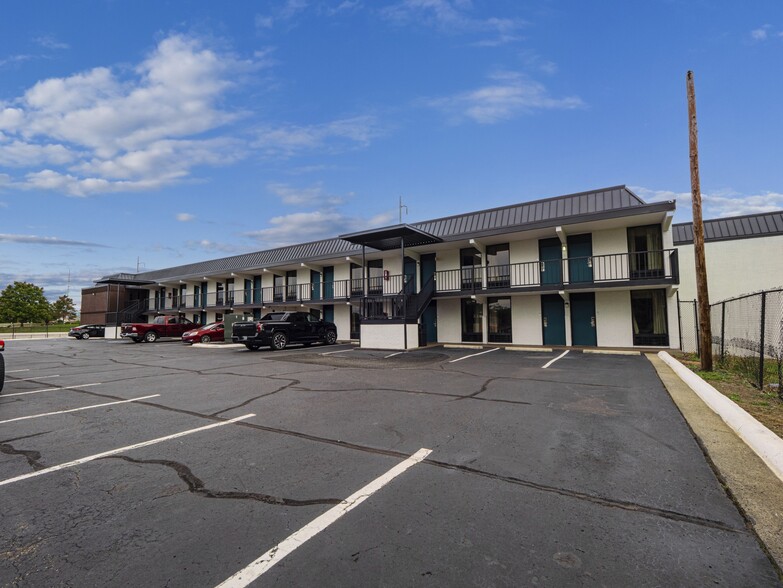 More Photos Of 200 S Broad St, Winston-Salem Hotel For Sale