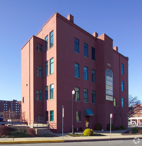 More Photos Of 101 Jeremiah V Sullivan Dr, Fall River Office For Lease