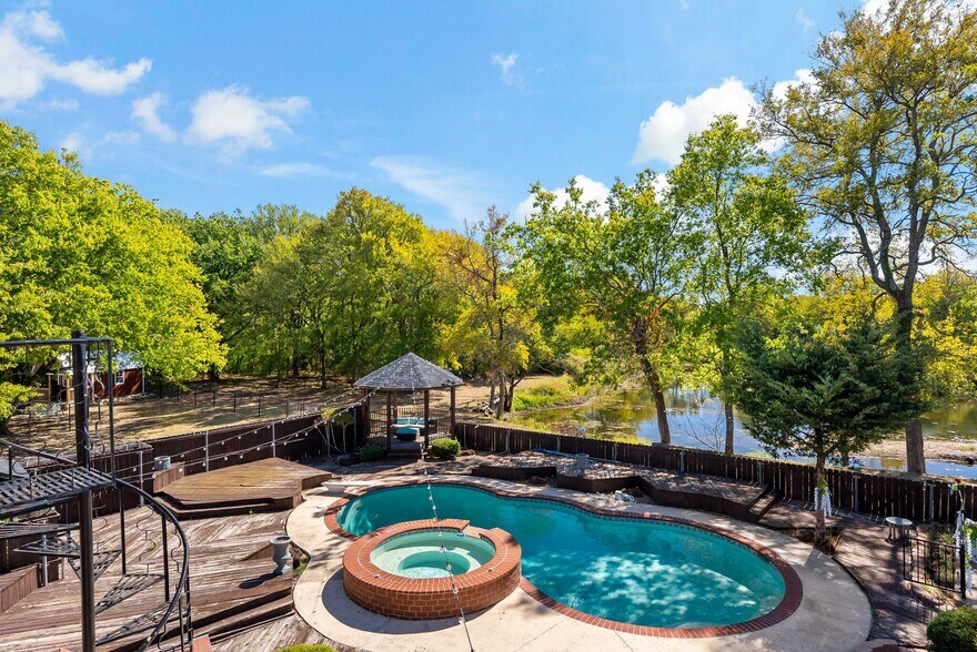 More Photos Of 12900 FM 121, Van Alstyne Lodge Meeting Hall For Sale