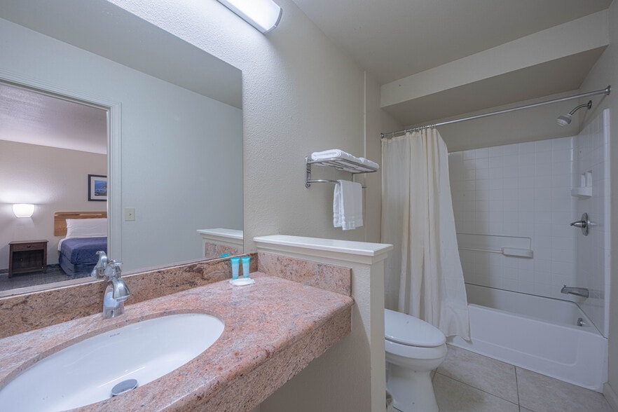 More Photos Of 6 S Wood St, Salinas Hotel For Sale