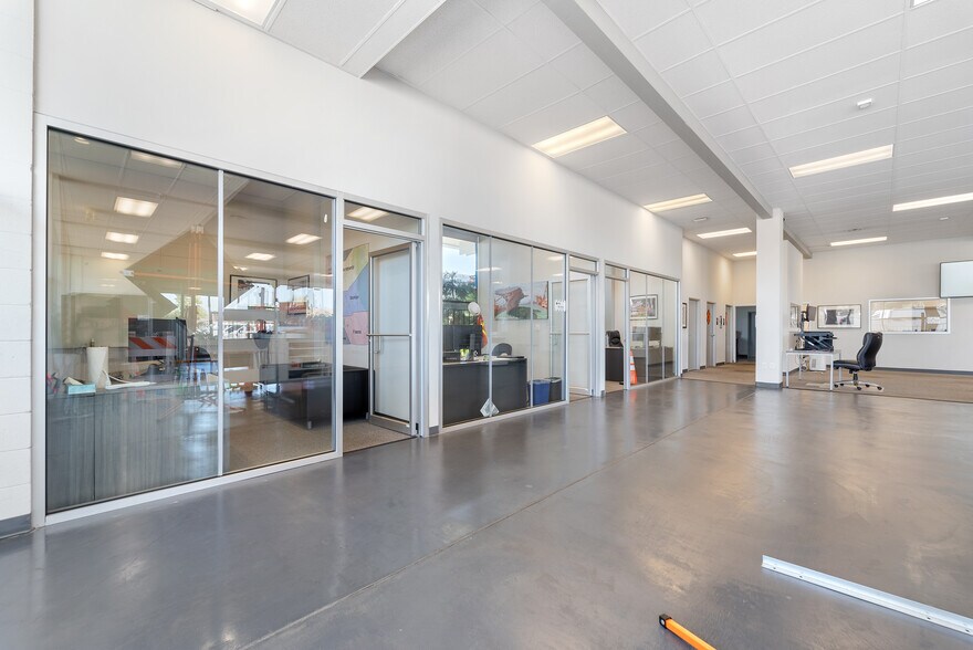 More Photos Of 8399 Edgewater Dr, Oakland Warehouse For Lease
