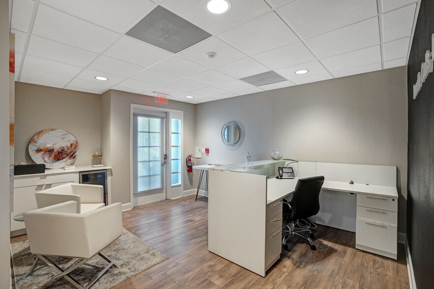 More Photos Of 1505 Tamiami Trl S, Venice Medical For Sale