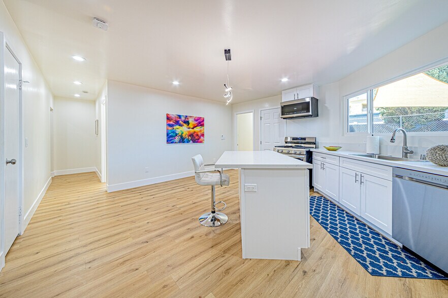 More Photos Of 5633 La Mirada Ave, Los Angeles Apartments For Sale