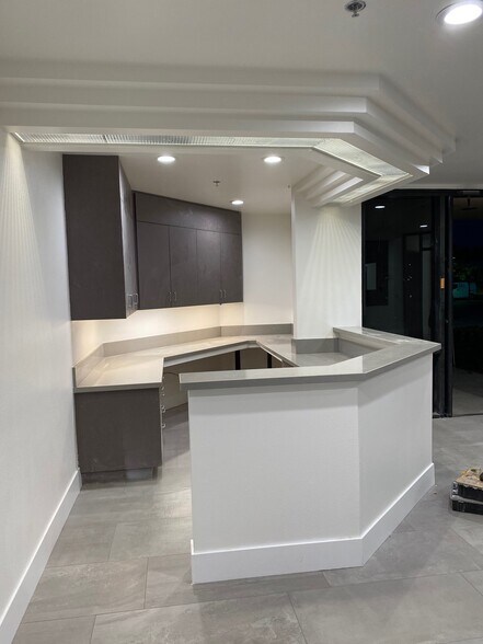 More Photos Of 23293 S Pointe Dr, Laguna Hills Medical For Lease