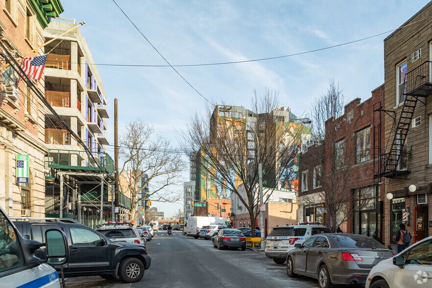 More Photos Of 5-36-40 50th Ave, Long Island City Showroom For Sale