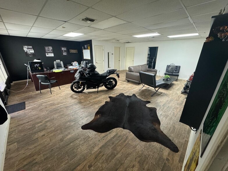 More Photos Of 6240 39th St N, Pinellas Park Unknown For Lease