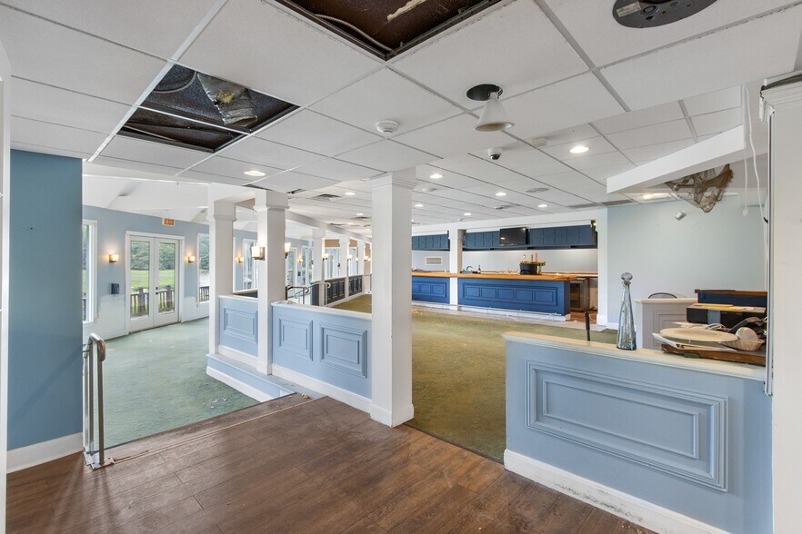 More Photos Of 1335 US ROUTE 1, Yarmouth Restaurant For Sale