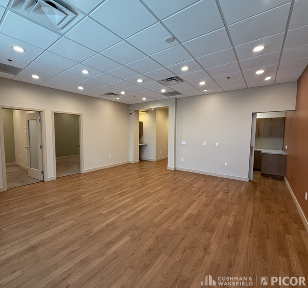 More Photos Of 9740 N Oracle Rd, Oro Valley Storefront For Lease