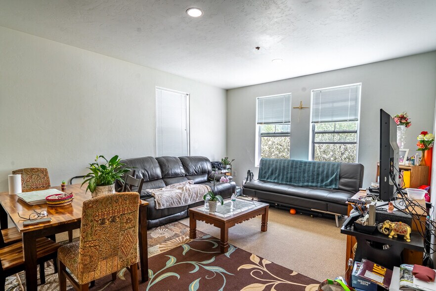 More Photos Of 625 Red Table Dr, Gypsum Apartments For Sale