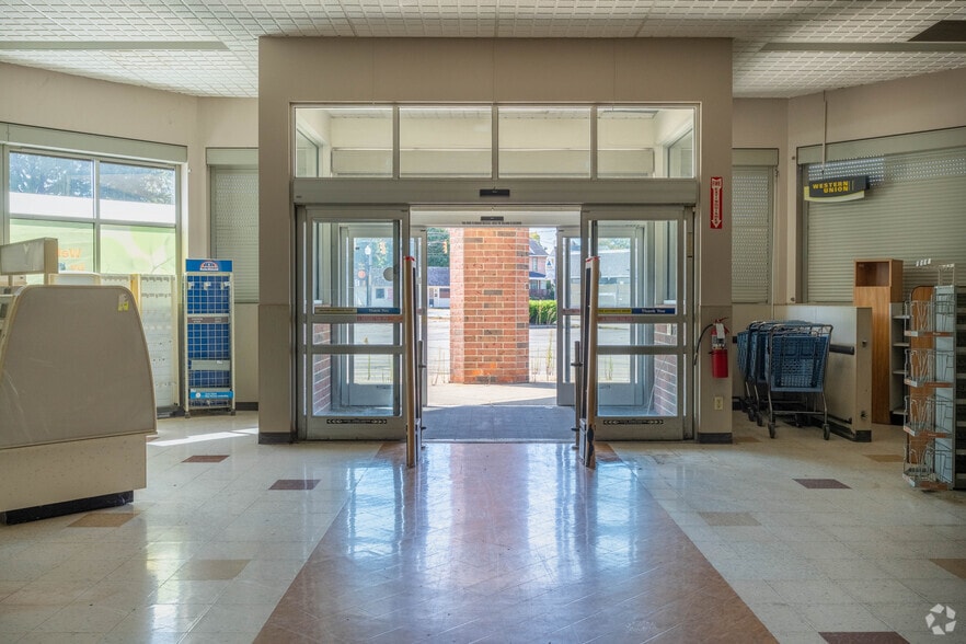 More Photos Of 222 S Main St, Orrville Drugstore For Sale