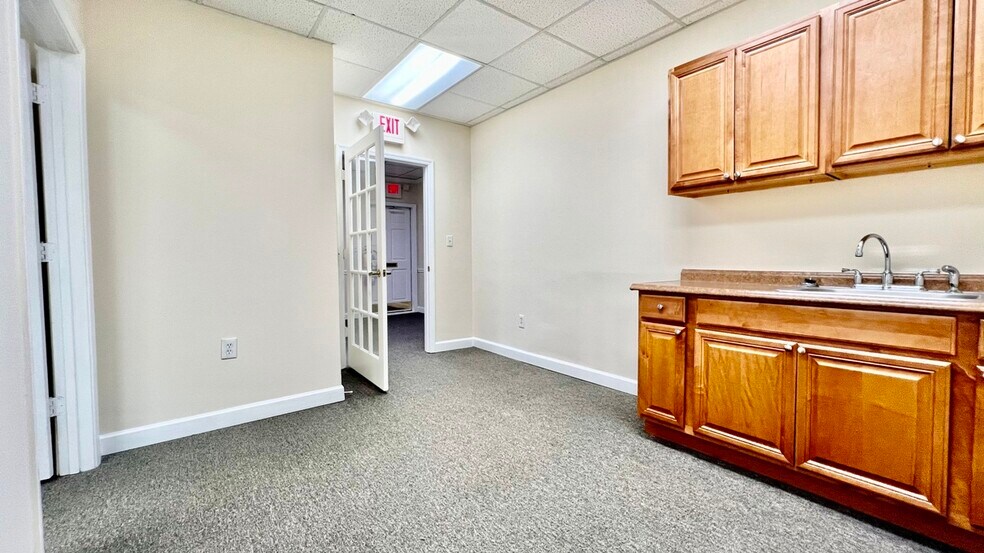 More Photos Of 3867 Holcomb Bridge Rd, Peachtree Corners Office For Lease