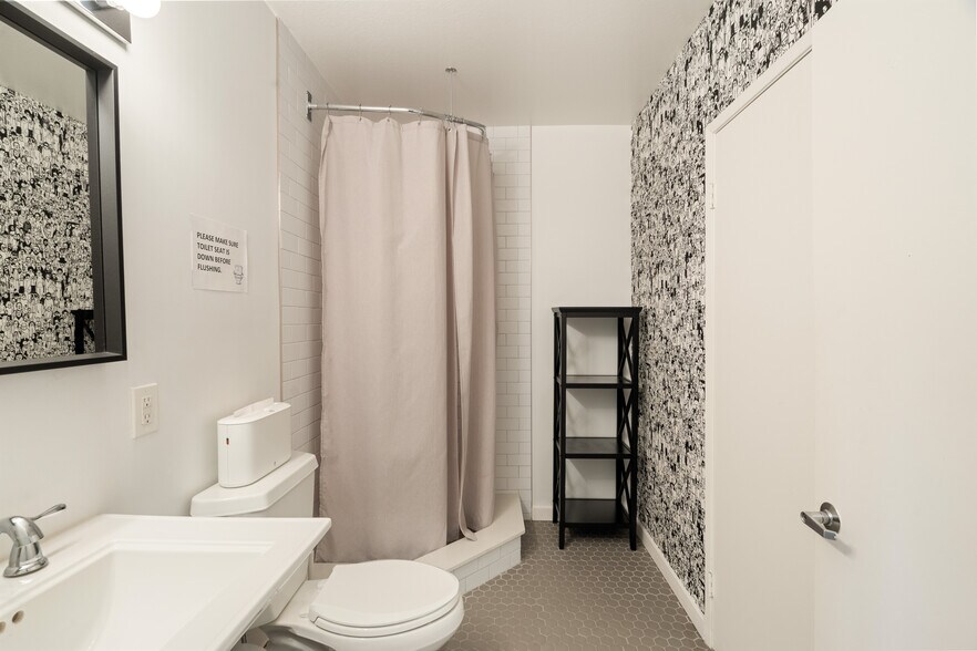 More Photos Of 588 N Larchmont Blvd, Los Angeles Office For Lease