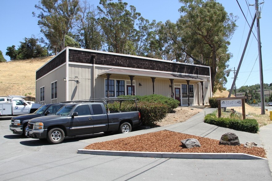 More Photos Of 1016 Railroad Ave, Novato Flex For Lease