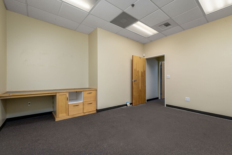 More Photos Of 345 Crown Point Cir, Grass Valley Flex For Lease