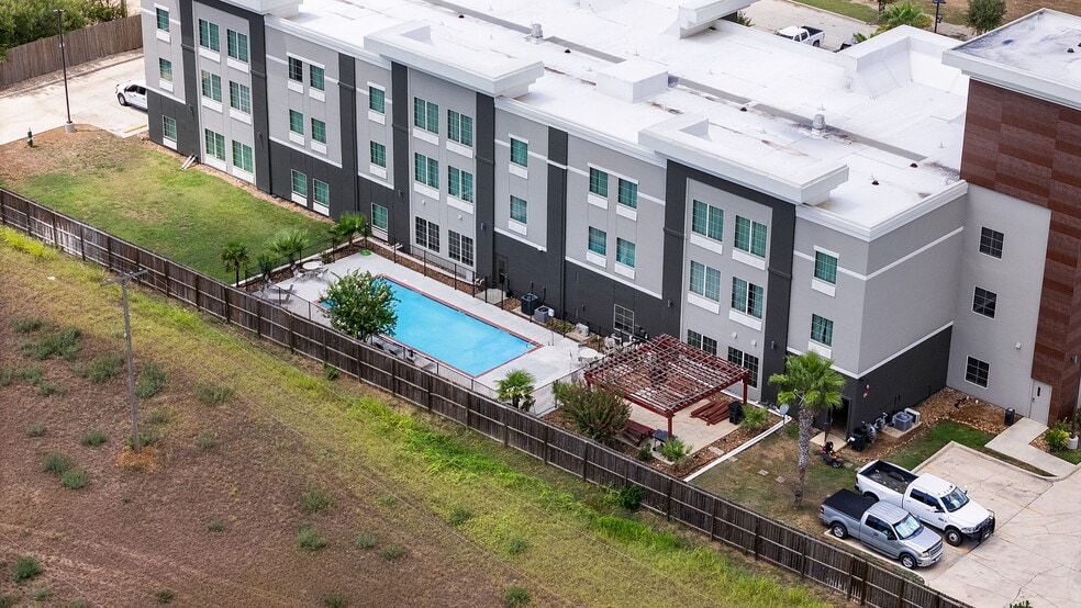 More Photos Of 110 Bmt Dr, Jourdanton Hotel For Sale