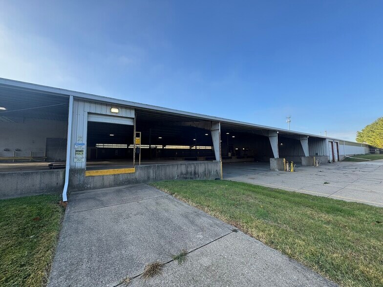More Photos Of 4616 Enterprise Dr, Bartonville Industrial For Sale