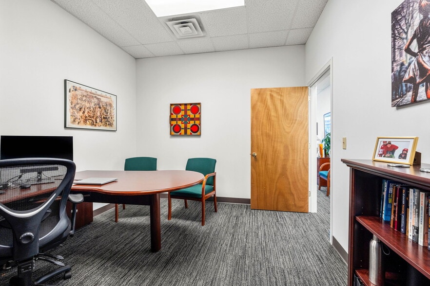 More Photos Of 535 Main St, Winchester Freestanding For Lease