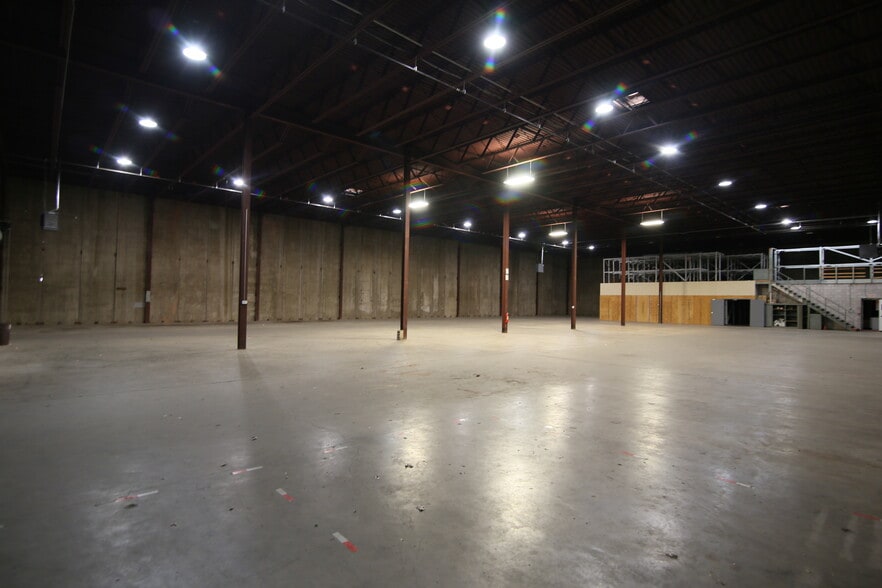 More Photos Of 5600 N Western Ave, Oklahoma City Warehouse For Lease