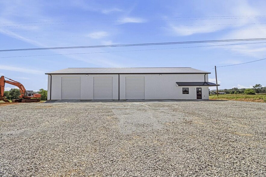 Primary Photo Of 7565 Happy Valley Rd, Cave City Warehouse For Sale