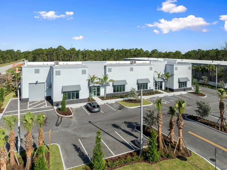 More Photos Of 14701 Walgreens Dr, Jupiter Warehouse For Lease