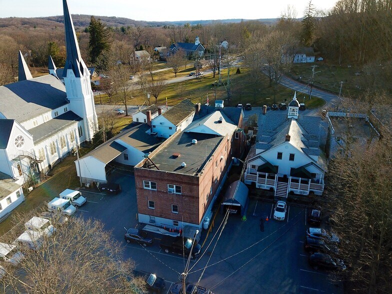 More Photos Of 34 Village Grn, Bedford Specialty For Sale
