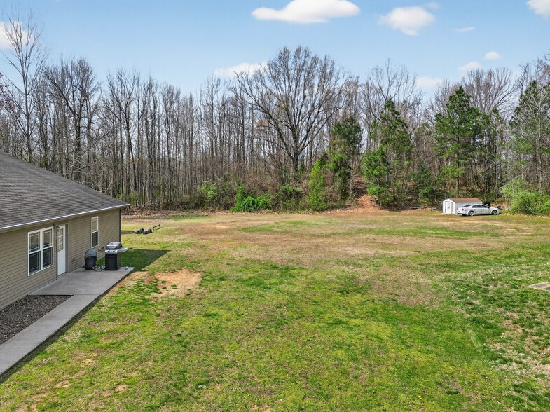 More Photos Of 615 S 2nd St, Central City Specialty For Sale