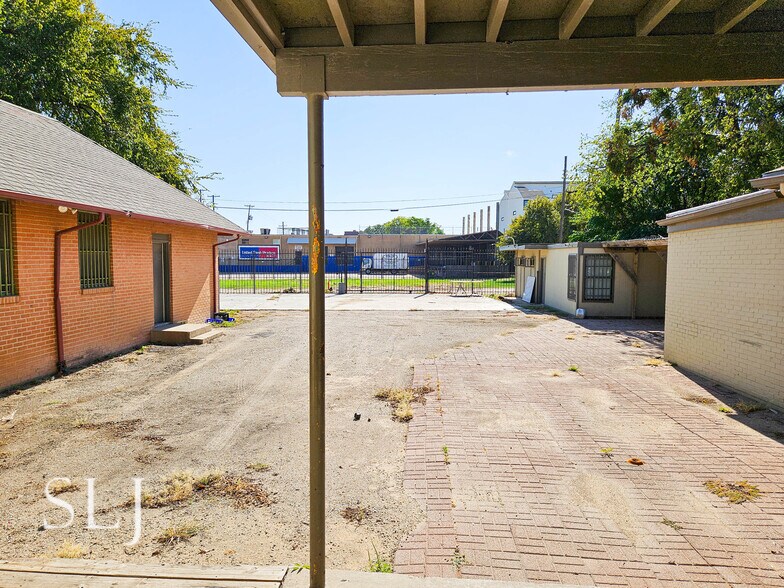 More Photos Of 2017 S Ervay St, Dallas Restaurant For Lease