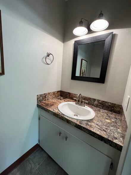 More Photos Of 4831 River Rd, Keizer Office For Lease