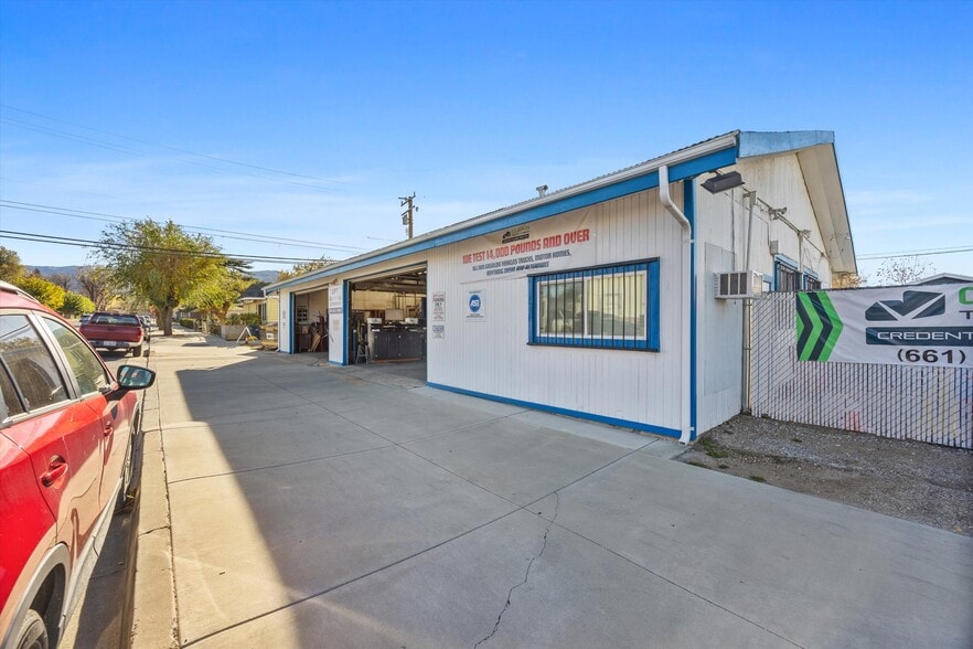 More Photos Of 230 E Tehachapi Blvd, Tehachapi General Retail For Sale