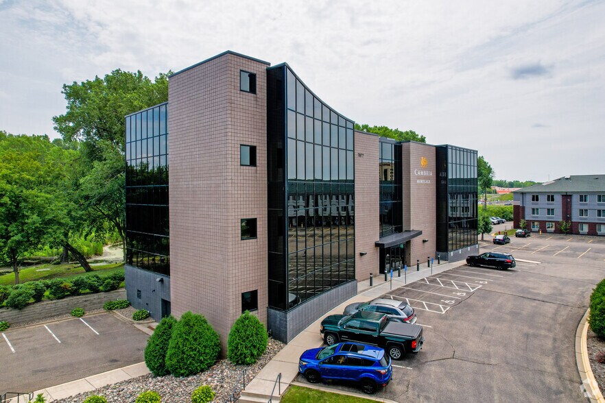 More Photos Of 7077 Northland Cir, Brooklyn Park Office For Lease