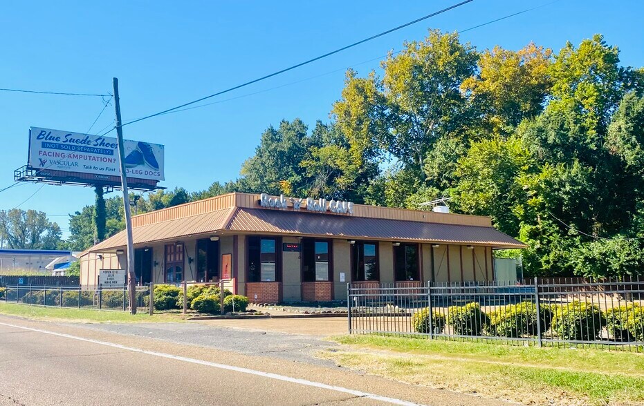 Primary Photo Of 3855 Elvis Presley Blvd, Memphis Fast Food For Sale