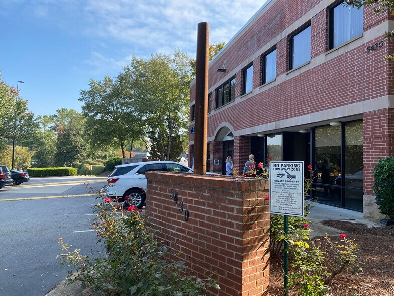 More Photos Of 5430 New Northside Dr, Atlanta Storefront Retail Office For Lease