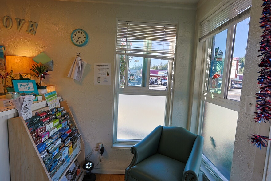 More Photos Of 2178 Winchester Ave, Reedsport Hotel For Sale