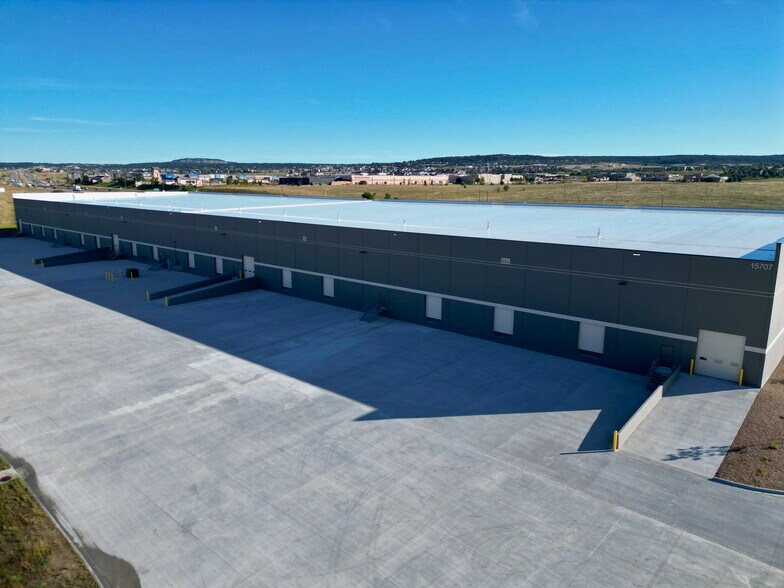 More Photos Of 15707 Terrazzo dr, Colorado Springs Showroom For Lease