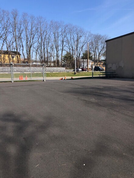 More Photos Of 1 Scobie Dr, Newburgh Office For Lease