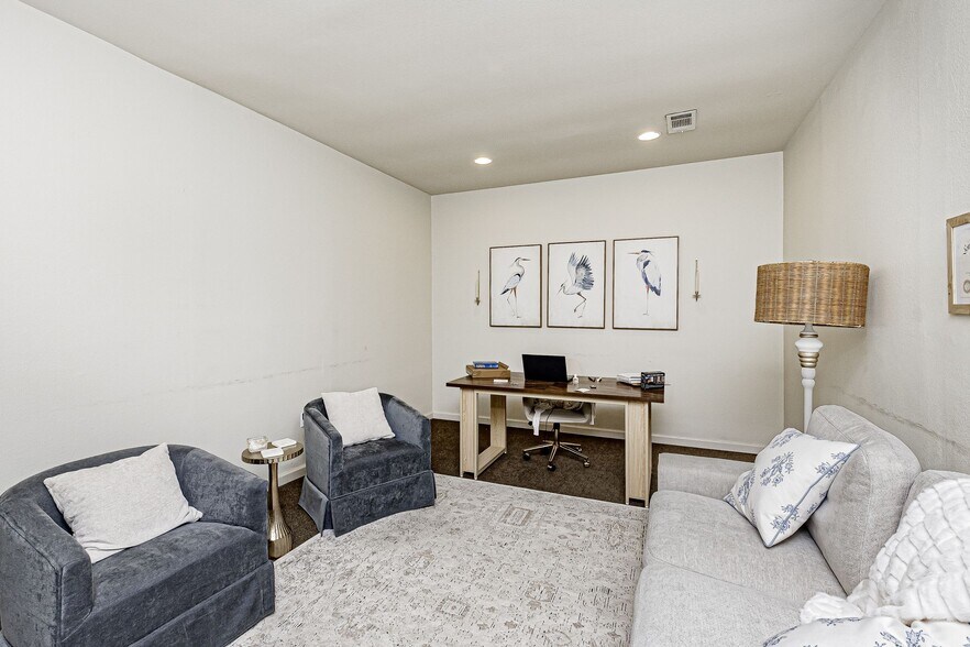 More Photos Of 673 E Airport Ave, Baton Rouge Office Residential For Sale