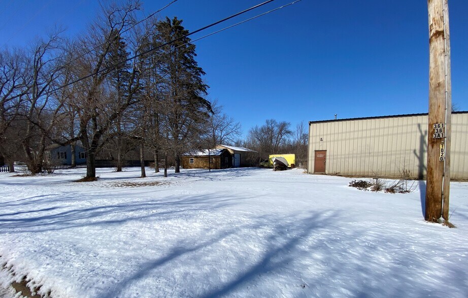 More Photos Of 20918 E Brink St, Harvard Warehouse For Sale