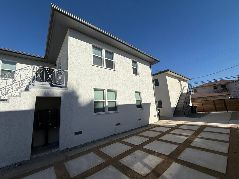More Photos Of 8722 Ramsgate Ave, Los Angeles Apartments For Sale