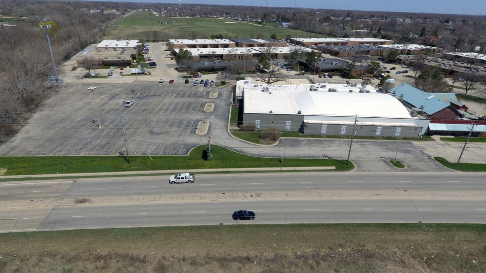 More Photos Of 243 W Roosevelt Rd, West Chicago Bowling Alley For Sale