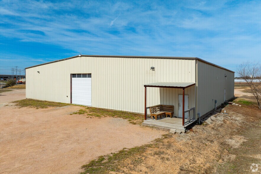 More Photos Of 9450 Ranch Road 2243, Leander Light Distribution For Lease