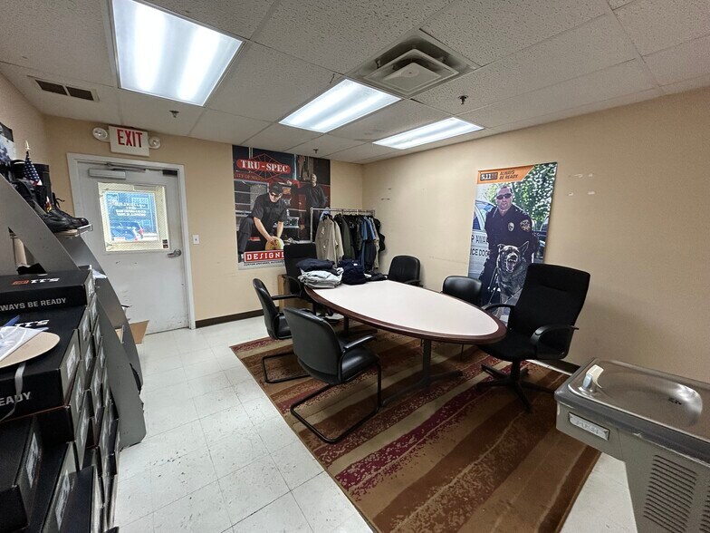 More Photos Of 825 Old Airport Rd, Greenville Light Distribution For Sale