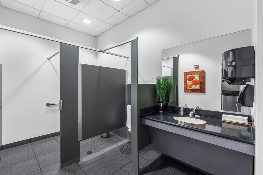 More Photos Of 5385 N I 55 St, Jackson Auto Dealership For Sale