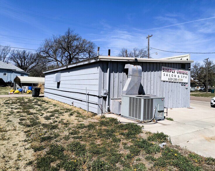 More Photos Of 111 W 12th St, Larned Freestanding For Sale
