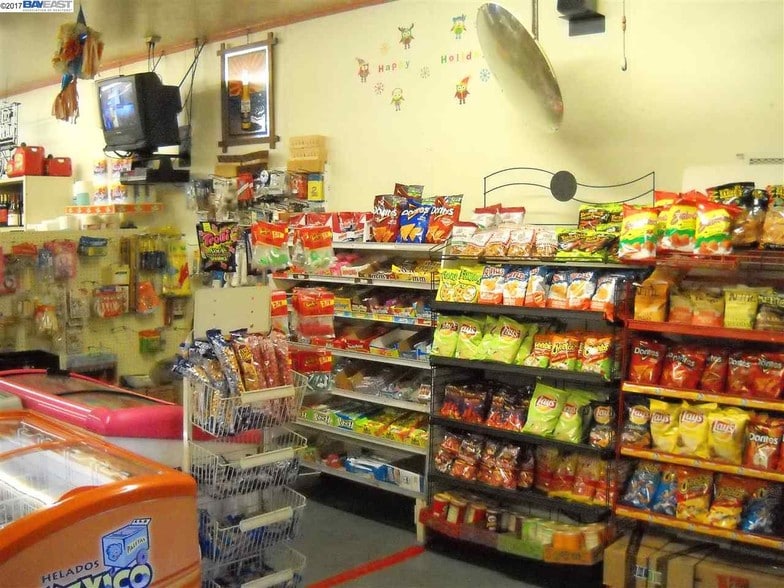 More Photos Of 2701 E 9th St, Oakland Convenience Store For Sale