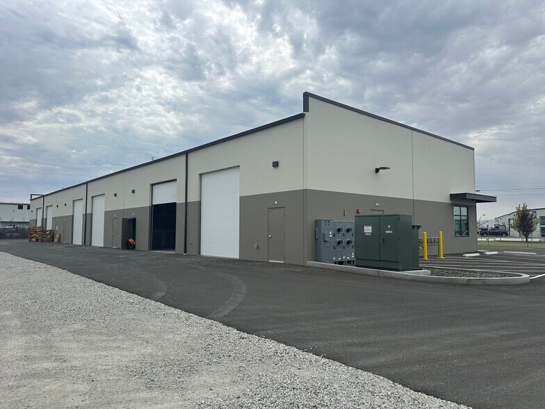 More Photos Of 2201 Commercial Ave, Pasco Warehouse For Lease