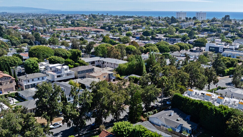 More Photos Of 1022 Grant St, Santa Monica Apartments For Sale