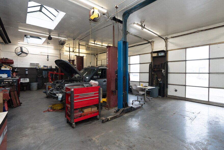 More Photos Of 16130 E Nine Mile Rd, Eastpointe Auto Repair For Sale